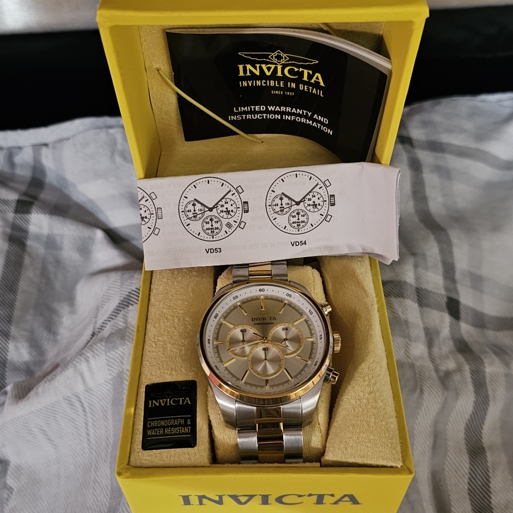 Men's beautiful 52 mm Invicta divers watch
